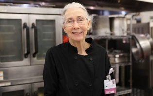 Dietary Team Member Karen B. Receives WOW Award for Going Above and Beyond